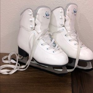 Little girls figure skates - size 12